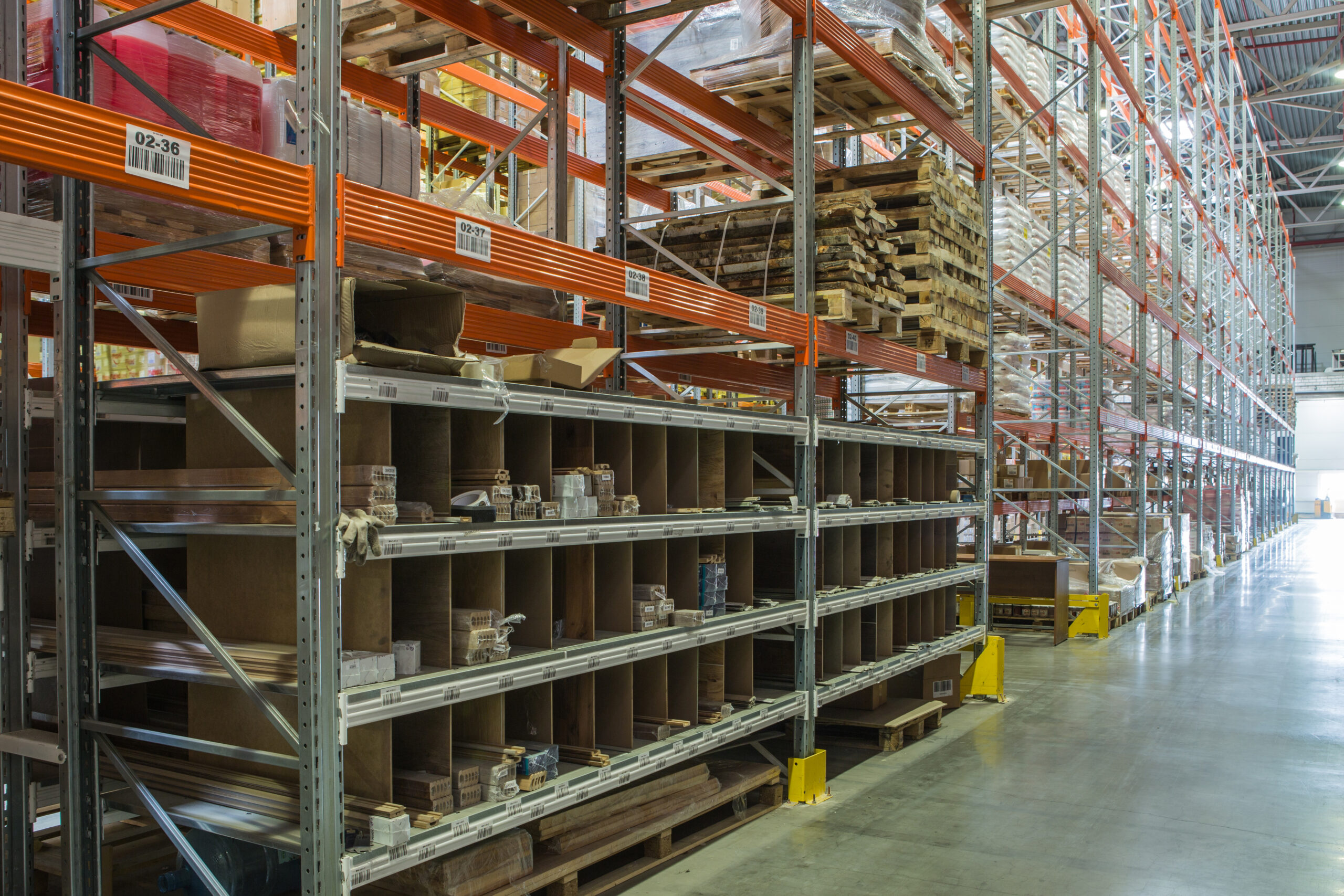 Warehouse & Industrial Pest Control: storage racks inside a warehouse
